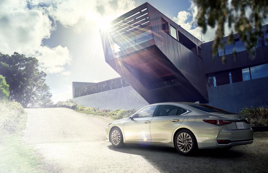  Lexus ES300h 2018 года  (JP) (фото 21 из 24)